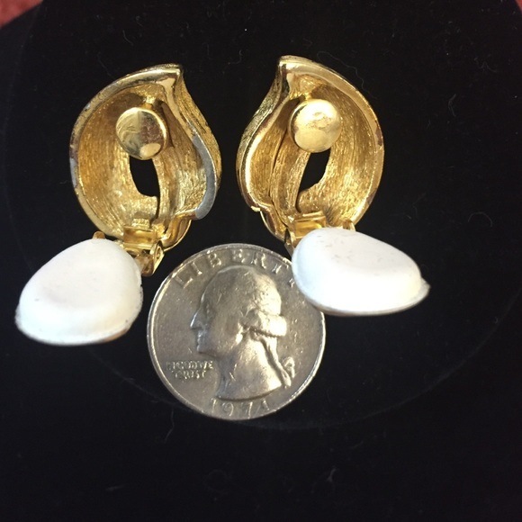 Chr. Dior clip earrings - Picture 3 of 4